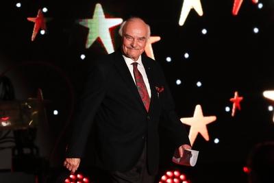 Schauspieler Charles Brauer (GER) liest die Weihnachtsgeschichte - Generalprobe MDR Show Weihnachten bei uns aus der St-stock-foto