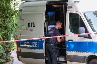 Nach Terroranschlag in Solingen - Beweismittelsuche beim Fl?chtlingsheim-stock-foto