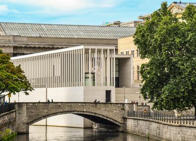 James-Simon-Galerie, Museumsinsel in Berlin, Der Entwurf f?r das neue Gebaeude stammt von David Chipperfield Architects-stock-foto