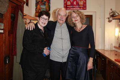 Uschi Br?ning, Fanny Krug und Charles Brauer beim Gastspiel Ein Abend f?r Manfred Krug im Gerhart-Hauptmann-Theater G?r-stock-foto