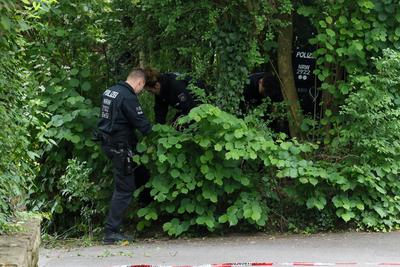 Nach Terroranschlag in Solingen - Beweismittelsuche beim Fl?chtlingsheim-stock-foto