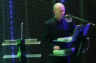 79/ Konzert: Yazoo in der Berliner Columbiahalle, Keyboarder Vincent Vince Clarke, Synthie-Pop, Pop, Reconnected, Recon-stock-photo