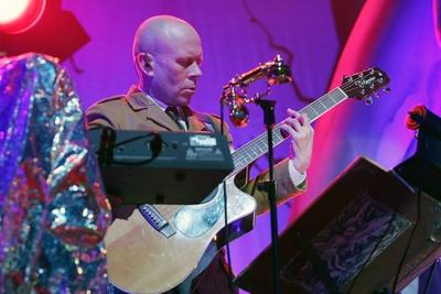Vince Clarke an der Gitarre - Die britische Synthie-Pop-Band Erasure (Hit: Ship Of Fools) mit S?nger Andy Bell und Keyb-stock-foto