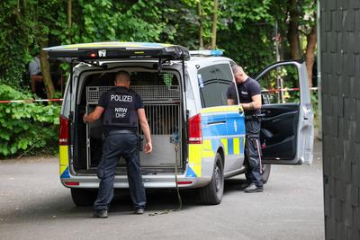 Nach Terroranschlag in Solingen - Beweismittelsuche beim Fl?chtlingsheim-stock-foto