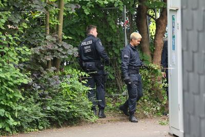 Nach Terroranschlag in Solingen - Beweismittelsuche beim Fl?chtlingsheim-stock-foto