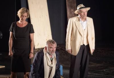 SALZBURGER FESTSPIELE - Der Sturm ( William Shakespeare) - Saskia von Winterfeld als Christian Dieterle als Mitglied de-stock-photo