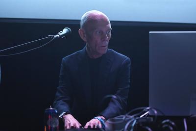 Vince Clarke performing at London School of Economics-stock-foto