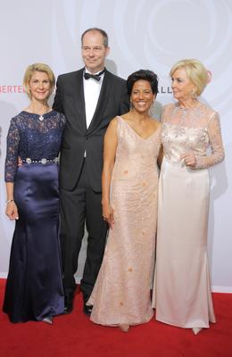 Rosenball 31.05.2014 Dr. Brigitte Mohn + Bruder Christoph Mohn (geb. Scholz) mit Frau Shobhna + Mutter Elisabeth - Liz-stock-foto