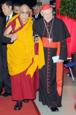 Bildnummer: 58014629  Datum: 21.05.2012  Copyright: imago/Manfred Siebinger2012 - Erzbischof Alois Kothgasser, Seine Heiligkeit, der 14. Dalai Lama, Tenzin Gyatso, Tendzin Gyatsho, Lhamo D?ndrub, Salzburg, Arena, Vortrag, Diskussion, Interreligi?ser Dialog 2012 - Erzbischof Alois Kothgasser, Seine Heiligkeit, der 14. Dalai Lama, Tenzin Gyatso, Tendzin Gyatsho, Lhamo D?ndrub, Salzburg, Arena, Vortrag, Diskussion, Interreligi?ser Dialog People Gesellschaft Religion xns x0x 2012 hoch Aufmacher premiumd 2012 Seine Heiligkeit 14. Dalai Lama Tenzin Gyatso Tendzin Gyatsho Lhamo D?ndrub Salzburg Arena Vortrag Diskussion Interreligi?ser Dialog Erzbischof Alois Kothgasser  58014629 Date 21 05 2012 Copyright Imago Manfred Inger screen 2012 Archbishop Alois Kothgasser his holiness the 14 Dalai Lama Tenzin Gyatso Tendzin GYATSHO Lhamo  Salzburg Arena Lecture Discussion Inter Dialogue 2012 Archbishop Alois Kothgasser his holiness the 14 Dalai Lama Tenzin Gyatso Tendzin GYATSHO Lhamo  Salzburg Arena Lecture Discussion Inter Dialogue Celebrities Society Religion xns x0x 2012 vertical Highlight premiumd 2012 his holiness 14 Dalai Lama Tenzin Gyatso Tendzin GYATSHO Lhamo  Salzburg Arena Lecture Discussion Inter Dialogue Archbishop Alois Kothgasser-stock-photo