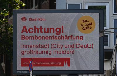 Bombenfund in K?ln , Evakuierungen-stock-foto