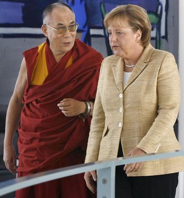Erstmals ist der Dalai Lama im Bundeskanzleramt in Berlin empfangen worden. Bundeskanzlerin Angela Merkel (CDU) traf mi-stock-photo