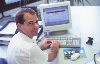 Bildnummer: 56900405  Datum: 11.05.2000  Copyright: imago/teutopressChristoph Mohn (Gesch?ftsf?hrer Lycos) 05/00 thg Mann Sohn von Reinhard Bertelsmann Marketing-Studium Gesch?ftsf?hring F?hrung Leitung Management Medien-Branche Anteilseigner Unternehmer Unternehmen Lycos-Bertelsmann GmbH Joint Venture Lycos national Deutschland Europa international Amerika USA t?tig im Internet www.lycos.de Ihr pers?nlicher Internet-Guide Suchmaschine Suchen Suche Internetsuche Recherche Internetrecherche Internet Online e-mail e-commerce Shopping Service kostenlos Versenden von Text-Botschaften an Handy-Besitzer Partner BOL comundo.de Internet-Zugang Provider Portal dunkelhaarig kurzhaarig leger Hemd Krawatte sitzend Tisch Schreibtisch B?ro Computer PC Rechner halb quer l?chelnd posierend schreibend Finger H?nde auf der Tastatur sich umdrehend Fototermin Christoph Mohn am 11.05.2000 in G?tersloh People x0x xsk 2000 quer  56900405 Date 11 05 2000 Copyright Imago  Christoph Mohn manager Lycos 05 00 THG Man Son from Reinhard Bertelsmann Marketing Studies  Leadership Line Management Media Industry Shareholders Entrepreneurs Companies Lycos Bertelsmann GmbH Joint Venture Lycos National Germany Europe International America USA acting in Internet www Lycos de her personal Internet Guide Search engine Search Search Internet search Research Internet search Internet Online e Mail e Commerce Shopping Service free Send from Text Embassies to Handy Owners Partner Bol  de Internet Access Provider Portal dark haired short casual Shirt Tie seated Table Desk Office Computer PC Calculator half horizontal smiling posing writing Fingers Hands on the Keyboard to turn around Photo call Christoph Mohn at 11 05 2000 in G?tersloh Celebrities x0x xSK 2000 horizontal-stock-photo