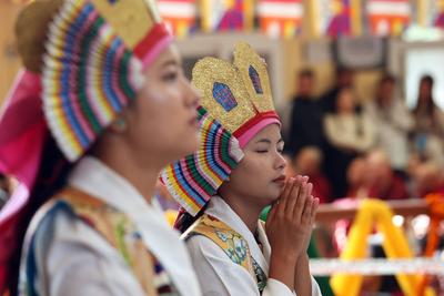 Long Life Offering Ceremony for the Dalai Lama, in India-stock-foto