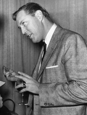 Bill Haley erh?lt die Goldene Schallplatte f?r seinen Titel Rock Around The Clock 1955 Bill Haley-stock-foto