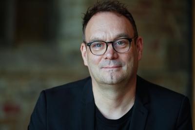 Autor Volker Surmann erhaelt den Evangelischen Buchpreis-stock-foto