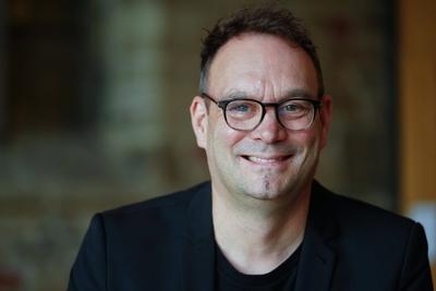 Autor Volker Surmann erhaelt den Evangelischen Buchpreis-stock-foto