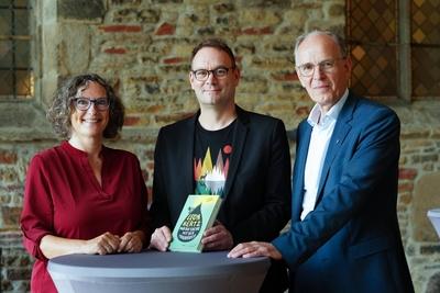 Autor Volker Surmann erhaelt den Evangelischen Buchpreis-stock-foto
