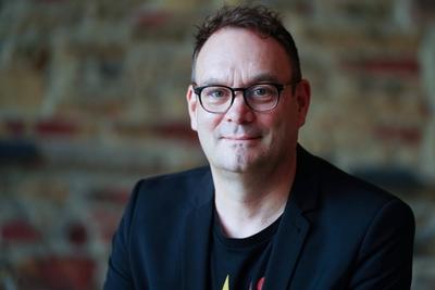 Autor Volker Surmann erhaelt den Evangelischen Buchpreis-stock-foto