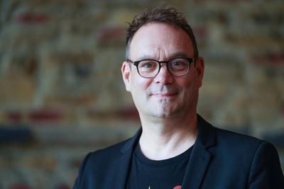 Autor Volker Surmann erhaelt den Evangelischen Buchpreis-stock-foto