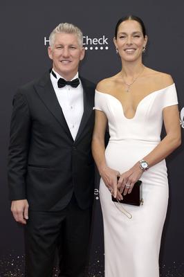 Bastian Schweinsteiger mit Ehefrau Ana Ivanovic bei der 75. Bambi-Verleihung 2023 in der Bavaria Filmstadt. M?nchen, 16.-stock-foto