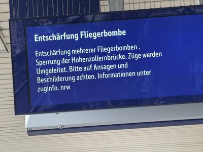 Sperrungen Zugstrecke am Hauptbahnhof Bombenentschaerfung in Koeln-stock-foto