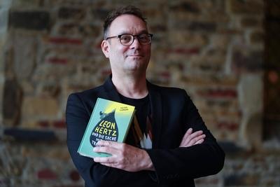 Autor Volker Surmann erhaelt den Evangelischen Buchpreis-stock-foto