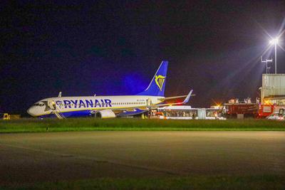 Flugpassagiere werden w?hrend Unwetters ?ber Baden-W?rttemberg gegen die Decke geschleudert: Maschine aus Berlin auf dem Weg nach Mailand muss in Memmingen notlanden - 9 Verletzte-stock-foto