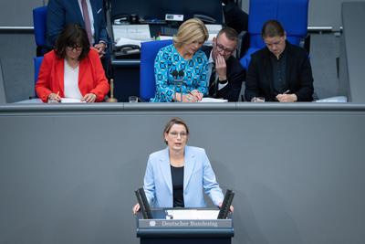Deutscher Bundestag, 10. Plenarsitzung-stock-foto