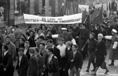 16.10.1962, Berlin, DDR - Aufmarsch beim Staatsbesuch des polnischen Ministerpraesidenten Jozef Cyrankiewicz und des Pa-stock-foto