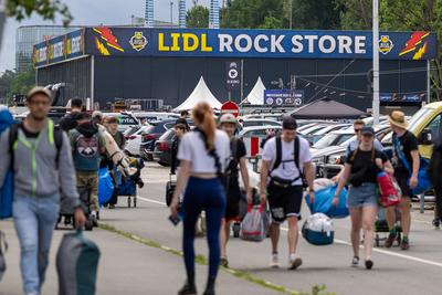 Anreise zum Musikfestival Rock im Park 2025 in N?rnberg, 05.06.2025-stock-photo
