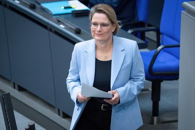 Deutscher Bundestag, 10. Plenarsitzung-stock-foto