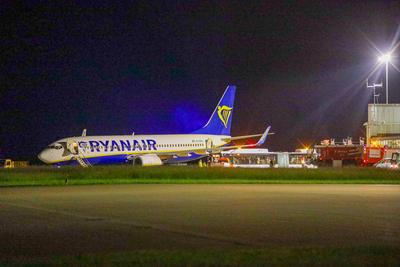 Flugpassagiere werden w?hrend Unwetters ?ber Baden-W?rttemberg gegen die Decke geschleudert: Maschine aus Berlin auf dem Weg nach Mailand muss in Memmingen notlanden - 9 Verletzte-stock-foto