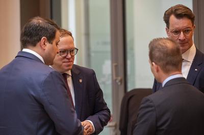 Ministerpr?sidentenkonferenz - Mario Voigt und Hendrik W?st-stock-foto