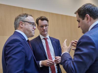 Ministerpr?sidentenkonferenz - Mario Voigt und Hendrik W?st-stock-foto