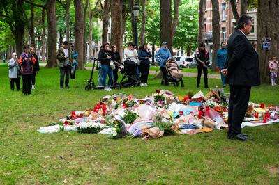Ceremony after accident with 11 year old boy on step, collision after police patrol pursuit. Elisabeth park, Koekelberg,-stock-foto