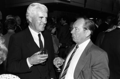 Bildnummer: 56626847  Datum: 01.09.1985  Copyright: imago/teutopressPeter Boenisch (li.), Reinhard Appel 09/85 stroe Peter Boenisch und Reinhard Appel bei der IFA (Internationale Funkausstellung) in Berlin im September 1985 Mann Journalismus Journalist Presse Medien Printmedien ehemaliger Chefredakteur der Zeitung BILD Welt Welt am Sonntag ehemaliger Regierungssprecher Autor Literatur Kolumnist wei?haarig kurzhaarig seri?s festlich feierlich Anzug Jackett Krawatte stehen stehend l?cheln l?chelnd Glas halten haltend in der Hand sprechen sprechend Gespr?ch Unterhaltung Redakteur Redaktion Korrespondent Vorsitzender der Bundespressekonferenz Moderator Moderation ZDF Fernsehen TV Rundfunk Intendant Deutschlandfunk dunkelhaarig Halbglatze ernst neutral Querformat quer Portrait halb sw People Kultur Entertainment 01 xmk x0x 1985 quer  56626847 Date 01 09 1985 Copyright Imago teutopress Peter Boenisch left Reinhard Appel 09 85 Stroe Peter Boenisch and Reinhard Appel at the IFA International Radio exhibition in Berlin in September 1985 Man Journalism Journalist Press Media Print media former Editor-in-chief the Newspaper Picture World World at Sunday former Government spokesman Author Literature Columnist wei?haarig short seriously festive solemnly Suit Jacket Tie Stand standing Smiling smiling Glass hold holding in the Hand talk Spoken Conversation Entertainment Editor Editors Correspondent Chairman the Federal press conference presenter Moderation ZDF Television TV Broadcasting Director German radio dark haired Halbglatze Ernst neutral Landscape horizontal Portrait half black and white Celebrities Culture Entertainment 01 xmk x0x 1985 horizontal-stock-photo