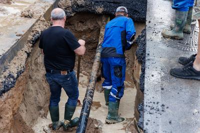 05.06.2025 - In L?cknitz (Landkreis Vorpommern-Greifswald) wurde eine Hauptleitung f?r die Wasserversorgung bei Bauarbei-stock-foto