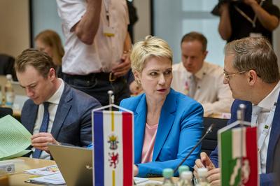 Ministerpr?sidentenkonferenz - Manuela Schwesig-stock-foto