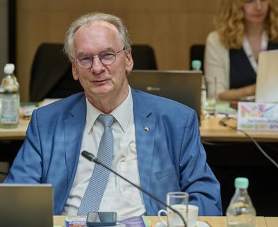 Ministerpr?sidentenkonferenz - Reiner Haseloff-stock-foto