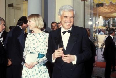 Bildnummer: 51809244  Datum: 10.06.1985  Copyright: imago/Sven SimonPeter Boenisch (GER/Regierungssprecher) mit Ehefrau Susanne, Personen , optimistisch; 1985, Politik, Politiker, , Regierungssprecher, Pressetermin, Frau, Paar, Ehepaar; , quer, Kbdia, Gruppenbild, close, Bundespolitik, Politik, Deutschland, Randbild, People, Staatssekret?r, Journalist  o0 B?nisch; Aufnahmedatum gesch?tzt-stock-foto