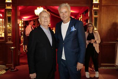 Heinz Spoerli und Klaus Wowereit bei der Geburtstagsfeier zum 70. Geburtstag von Klaus Wowereit in der Bar jeder Vernunf-stock-foto