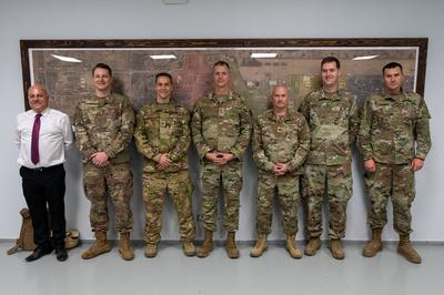 RECORD DATE NOT STATED Lt. Gen. Alexus G. Grynkewich, Ninth Air Force (Air Forces Central) commander (center) poses for-stock-foto
