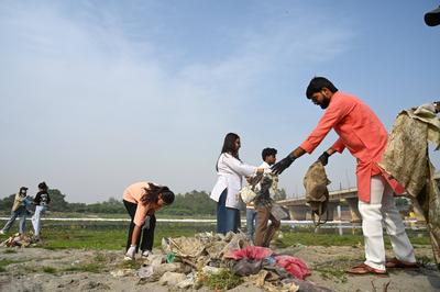 Yamuna Bank Cleanup Drive On World Environment Day-stock-photo