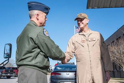 RECORD DATE NOT STATED  U.S. Air Force Lt. Gen. Alexus Grynkewich, right, commander of Ninth Air Force (Air Forces Centr-stock-foto