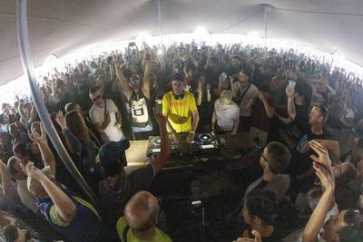 19/ Dr. Motte, Techno-DJ Dr. Motte (buergerlich: Matthias Roeingh) beim Kosmos Chemnitz - Wir bleiben mehr in der Chemn-stock-foto