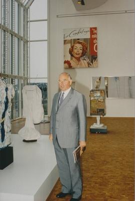 Bildnummer: 57881407  Datum: 01.06.1988  Copyright: imago/Horst GaluschkaPeter Ludwig ( 9. Juli 1925 in Koblenz; ? 22. Juli 1996 in Aachen) war ein deutscher Industrieller und Kunst-M?zen. hier im Museum Ludwig in K?ln - 1988 Entertainment People x0x xub Shooting 1988 hoch einzel ganzfigur ganze Figur Kunst Museum Ludwig Kunstsammler Unternehmer Peter Ludwig Promi einzeln  57881407 Date 01 06 1988 Copyright Imago Horst Galuschka Peter Ludwig 9 July 1925 in Koblenz above sea level 22 July 1996 in Aachen was a German Industrialist and Art Patron here in Museum Ludwig in Cologne 1988 Entertainment Celebrities x0x  Shooting 1988 vertical Singles Full figure Whole Figure Art Museum Ludwig Art collector Entrepreneurs Peter Ludwig Celebrity single-stock-foto