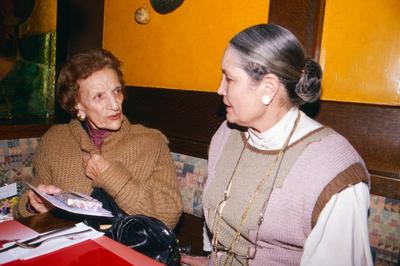 Ellen Schwiers, deutsche Schauspielerin (rechts) mit der Grand Dame des Theaters, Schauspielerin Ida Ehre, Deutschland u-stock-photo