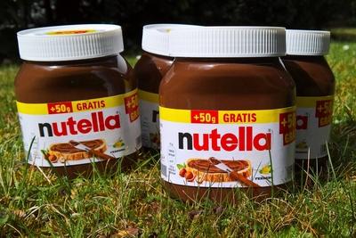 Nutella Brotaufstrich von Ferrero *** Nutella spread from Ferrero-stock-foto