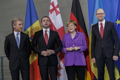 Chancellor Merkel welcomes the Prime Minister of Georgia, Garibaschwili, of Moldova, Leanca, and of Ukraine, Yatsenyuk C-stock-foto