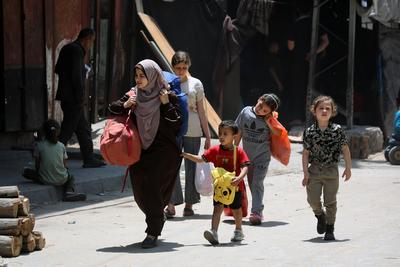 Palestinians, carrying their personal belongings, try to fled to safer areas to escape from Israeli attacks on Jabalia-stock-photo